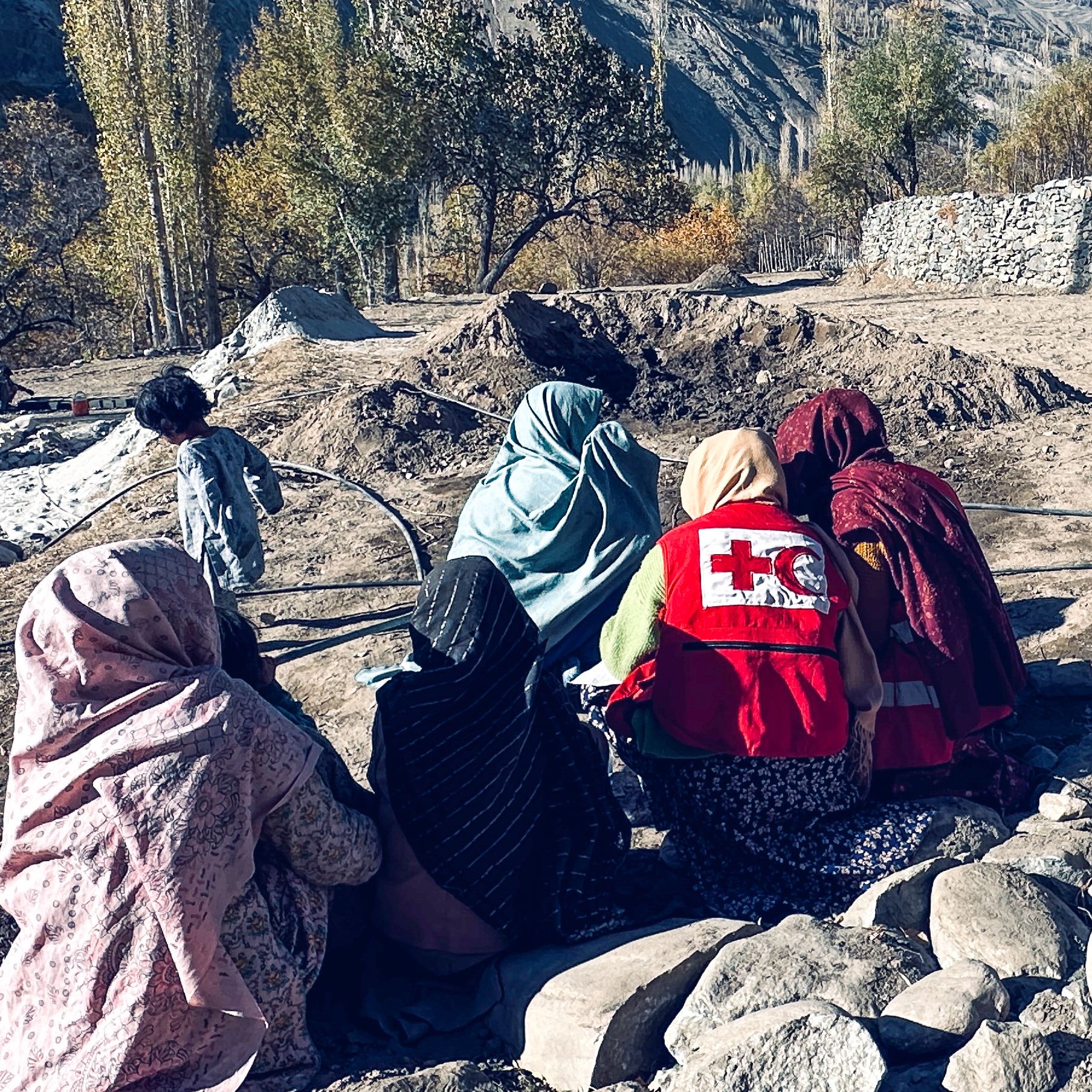 A representative from the IFRC speaks to a group of women to better understand the villagers' needs after the flood.