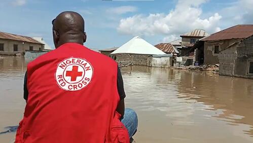 A Nigeria Red Cross Society volunteer from Kogi branch surveys the damage to his community due to heavy flooding in October 2022.