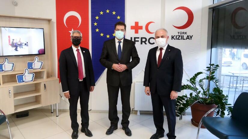 IFRC Secretary General, Jagan Chapagain, stands with Janez Lenarčič, EU Commissioner for Crisis Management and Dr. Kerem Kınık, President of the Turkish Red Crescent in Ankara to announce the boost to the Emergency Social Safety Net (ESSN) progrmame