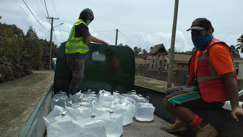 Tonga Red Cross emergency volunteers provide safe drinking water in bladders to people who lost their homes and water supplies in the volcanic eruption and tsunami.