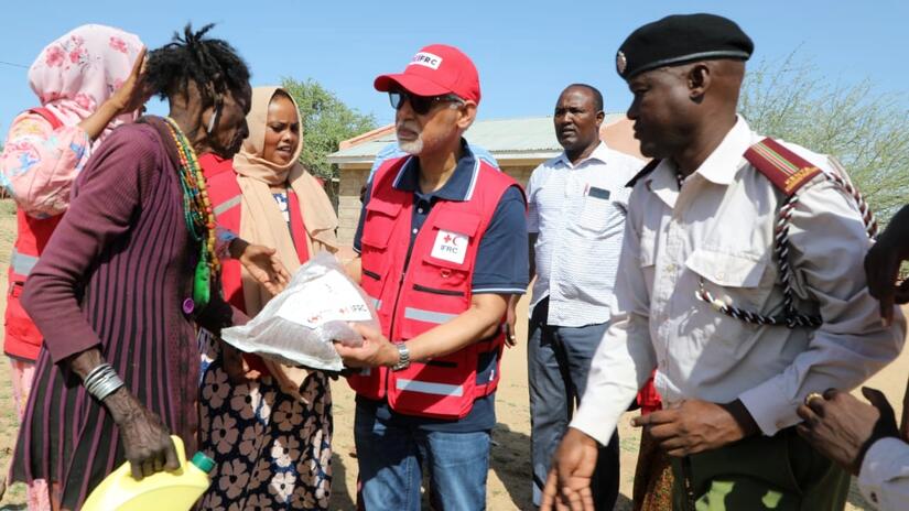IFRC Secretary General, Jagan Chapagain, speaks to communities in Marsabit, Kenya affected by drought during a distribution of food assistance in May 2022