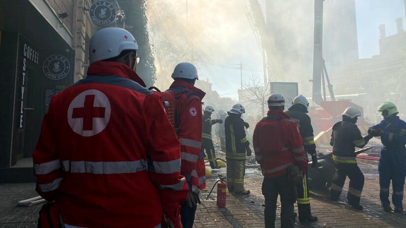 Ukrainian Red Cross rapid response teams in Kyiv rush to support people affected by missile attacks in October 2022.