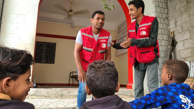 Yemen Red Crescent volunteer, Osama, uses his acting skills to educate kids about how to stay healthy and safe.
