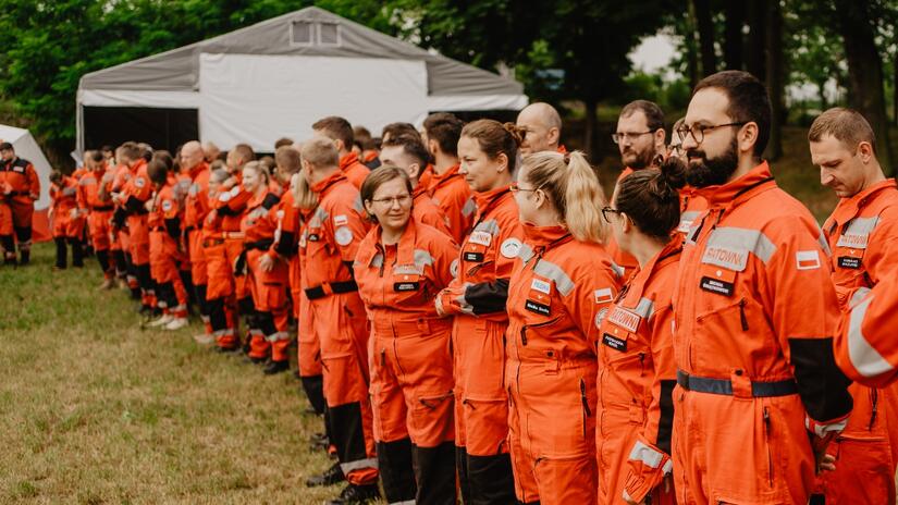 A long line of volunteers from different European Red Cross Societies stand together before the exercise gets underway.