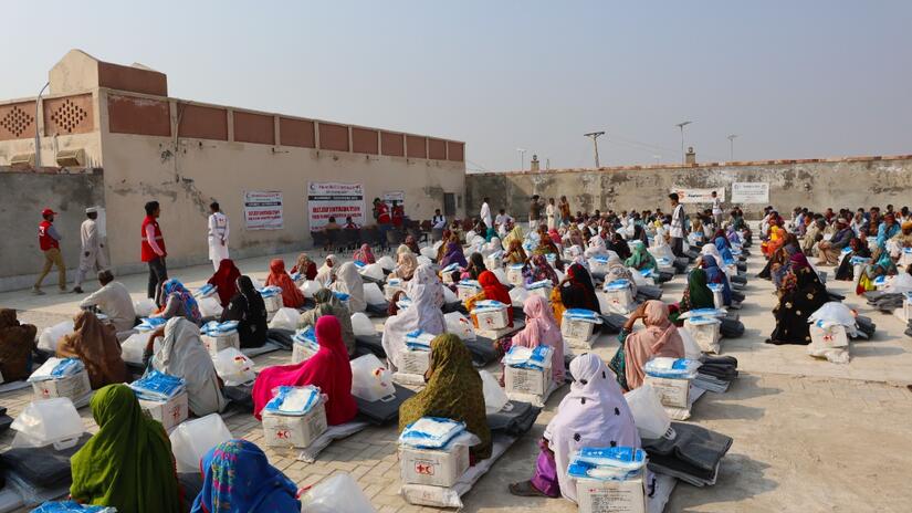 In September 2022, Pakistan Red Crescent volunteers distribute essential aid to communities affected by floods. Photo: Pakistan Red Crescent