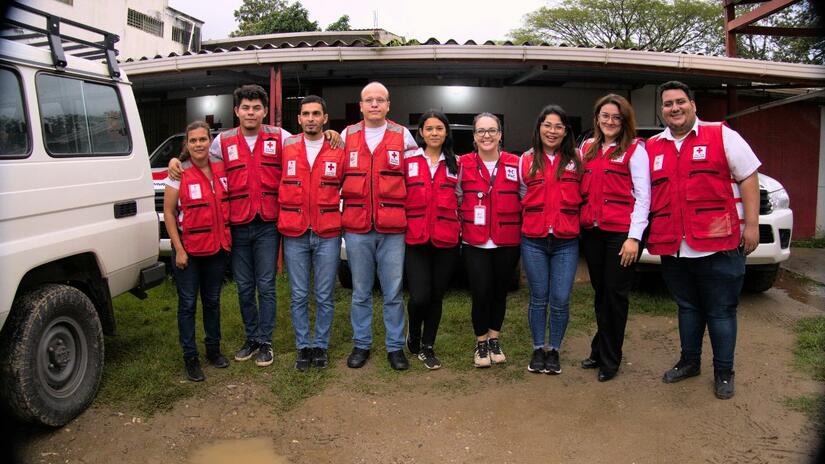 Foto de grupo de voluntários nas instalações da Cruz Vermelha Hondurenha em Danlí, 92 km a sudeste de Tegucigalpa.