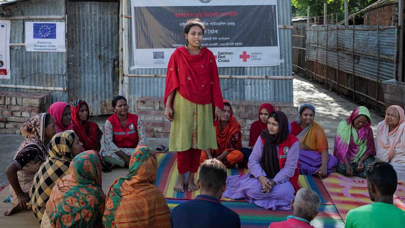 19-year-old volunteer Fatema Khatun goes door-to-door to help the community through extreme heat waves.