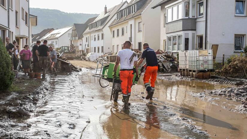 La Cruz Roja Alemana responde tras las devastadoras inundaciones de 2021.