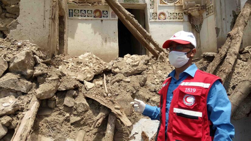 El voluntariado de la Media Luna Roja de Yemen responde a la sequía, que se suma a los efectos del prolongado conflicto.