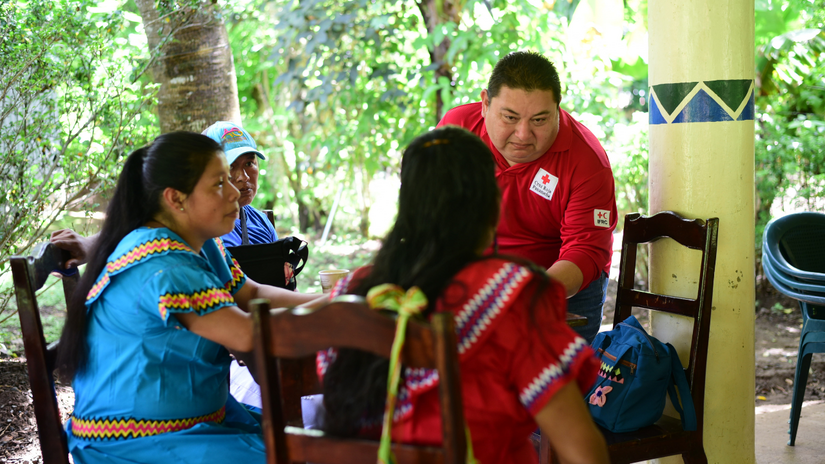 Daniel González, head of risk management of the Panamanian Red Cross, has been working alongside the indigenous community of Soloy, who are preparing themselves for increasing shocks related to the climate crisis.