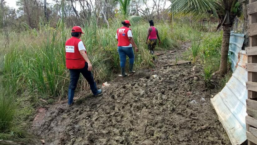Diana Oviedo (left), IFRC operations coordinator in Central America, visits a rural community impacted by Tropical Storm Lisa in Belize.