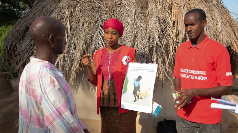 Guinea Red Cross volunteers with the CP3 Programme go door to door to record information about dog owners in Faranah so they can keep track of the canine population.