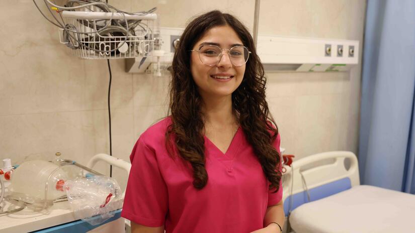 20-year-old Nagham Chanaa – the youngest intern in Al-Hamshari hospital – is pursuing her dream of becoming a doctor.