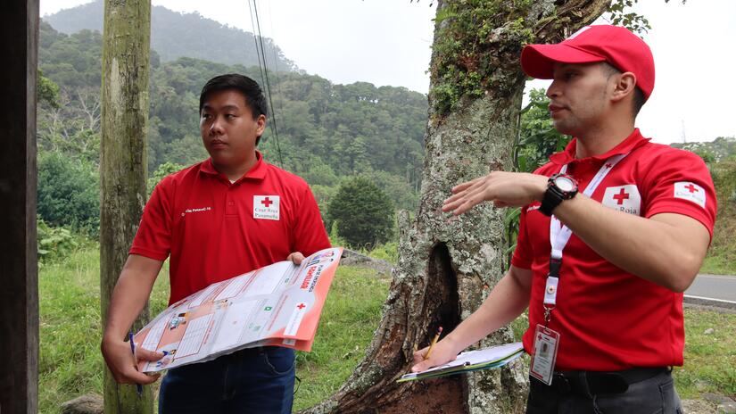 Panama Red Cross working with communities on family emergency plans to keep them prepared for any disaster or crisis.