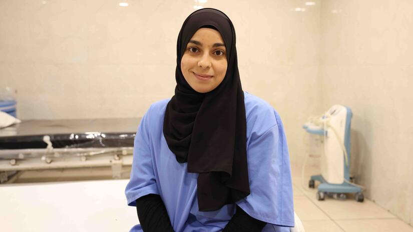 22-year-old Saja volunteers at Al-Hamshari hospital and is studying to become a nurse.
