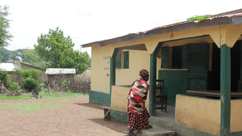 Fèrai Oularé from Kabayaba village enters the newly constructed health post for one of her regular medical checkups.