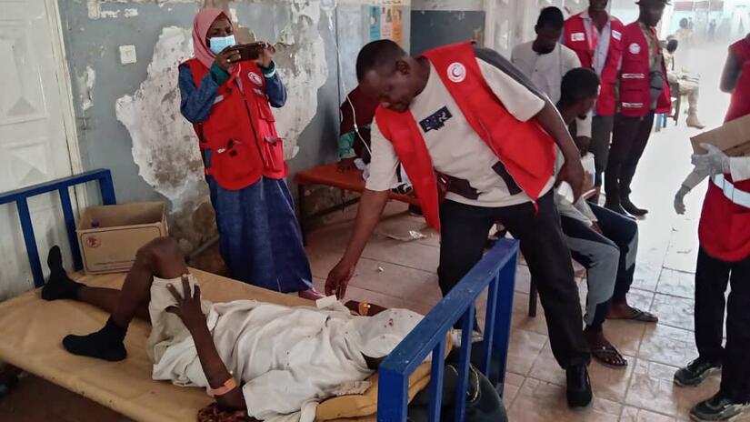 Sudanese Red Crescent personnel check in on patients during cholera control in White Nile state.