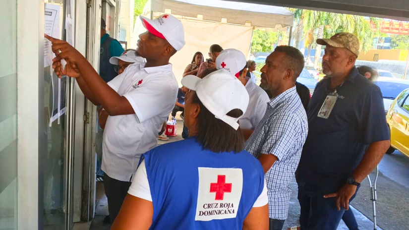 Dominican Red Cross psychosocial support team offers hospital-based support to the families of those affected by the collapse of the Jet Set roof.