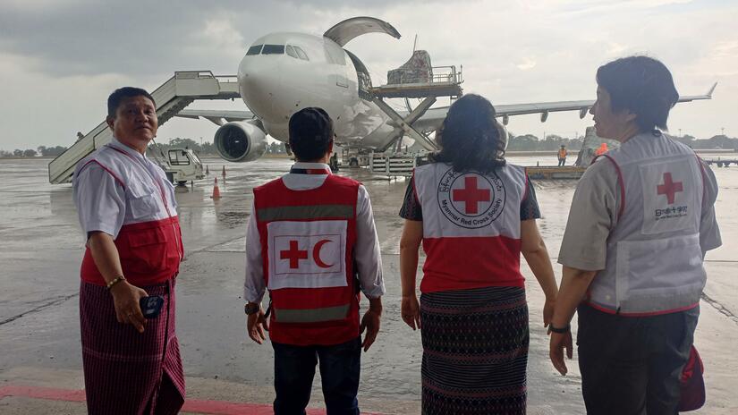 Myanmar Red Cross, Japanese Red Cross and IFRC staff are offloading a plane that has just arrived in Myanmar. 
