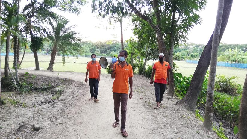 Bangladesh Red Crescent volunteers have been sharing early warning messages with communities threatened by super cyclone Amphan. Photo: Bangladesh Red Crescent Society