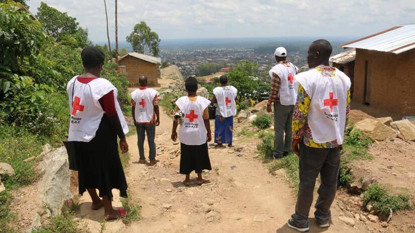 Friday, September 21, 2018Door-to-door outreach community engagement team in the Malepe and Rwangoma neighborhoods located on the Mont Beu in Beni city, more than 80 households were made aware of the 