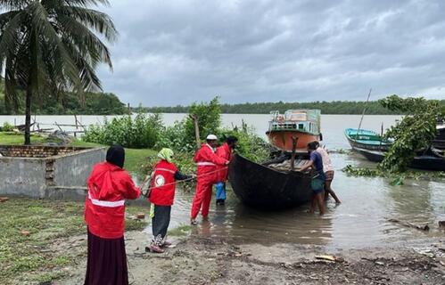 Bangladesh Red Crescent volunteers help people impacted by cyclone Remal.