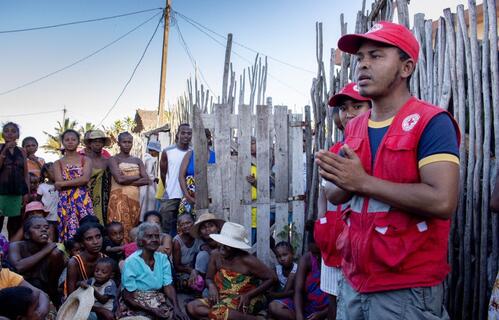 A Malagasy Red Cross volunteer provides early warning information to the community.