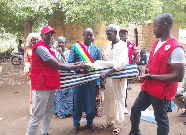 Mali Red Cross provides relief supplies to people impacted by flooding and insecurity.