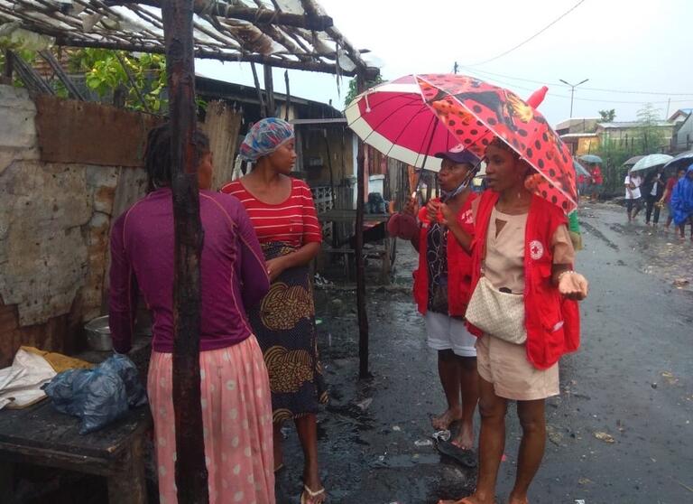 Malagasy Red Cross volunteers stand alongside communities across Madagascar, helping residents reinforce their homes before the storm. During and after the cyclone, they guided families to shelters, distributed dignity kits, provided reassurance, and supported authorities with assistance coordination and casualty registration.