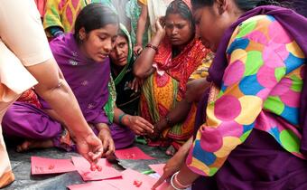 A group of women in Bihar, India play a climate game called 'Ready' which helps them understand and learn how to respond to local disaster risks