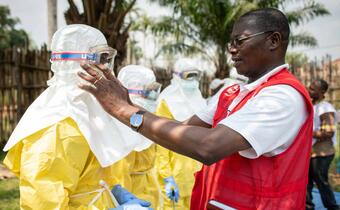 Hubert Dedegbe, a member of a regional disaster response team, trains Red Cross volunteers from the Democratic Republic of the Congo how to conduct safe and dignified burials during an Ebola outbreak in Equateur province