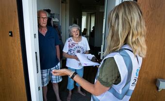 Volunteers from the Netherlands Red Cross visited 3,000 older people in summer 2020 to check if they needed any assistance during the heatwave.