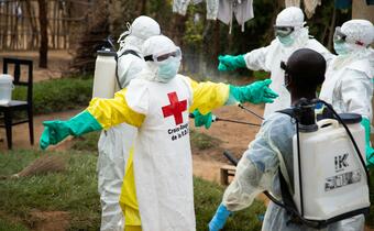 An IFRC safe and dignified burial team in the Democratic Republic of the Congo responds to an alert from a family who have lost a loved one due to a suspected case of Ebola.