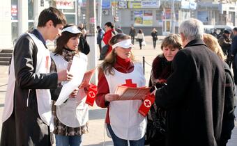 Russian Red Cross volunteers conduct outreach in Bolgorad on World Tuberculosis Day to promote healthy lifestyles and help people protect themselves