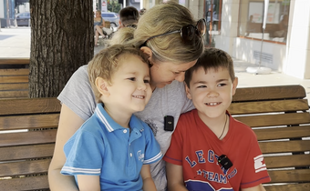 Cash assistance helped Tetiana (pictured above) to get a head start after coming to Romania from Ukraine with her two young children following the escalation in the conflict in 2022. 