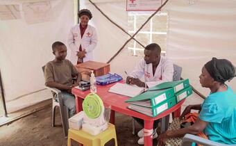The Red Cross of the Democratic Republic of the Congo medical consultation at a Humanitarian Service Point for migrants.
