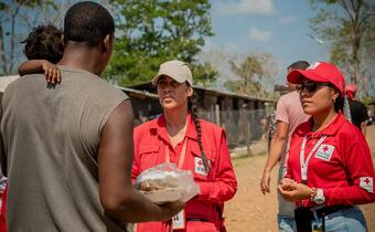 Panamanian Red Cross provides support to migrants who have crossed the Darien jungle.