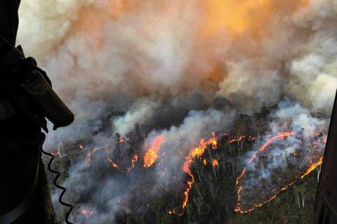 صورة جوية لحرائق غابات وادي جروس في منطقة بلو ماونتينز في نيو ساوث ويلز في أستراليا، والتي حدثت في يناير/كانون الثاني 2020