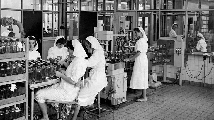 Volunteers from the Netherlands Red Cross work in a blood transfusion laboratory in Amsterdam in 1963