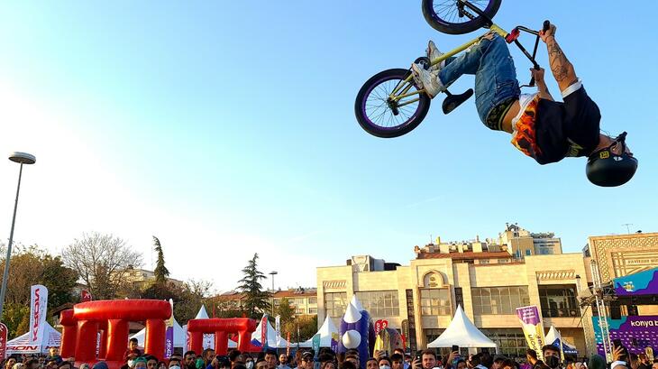 A man flies upside down while performing a stunt on a bicycle during a show in Konya, Türkiye. Taken by ESSN Storyteller Abdurrezak. Abdurrezak says "Action team is very talented,  and it has great skills and movements. Kids and adults enjoy watching their shows on the bicycle and boats. They work hard and conduct their best efforts to achieve this creativity."