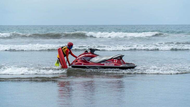 A Costa Rican Red Cross volunteer performs a search and rescue mission with a jet ski in the sea off Limoncillos in search of a missing child in January 2023.