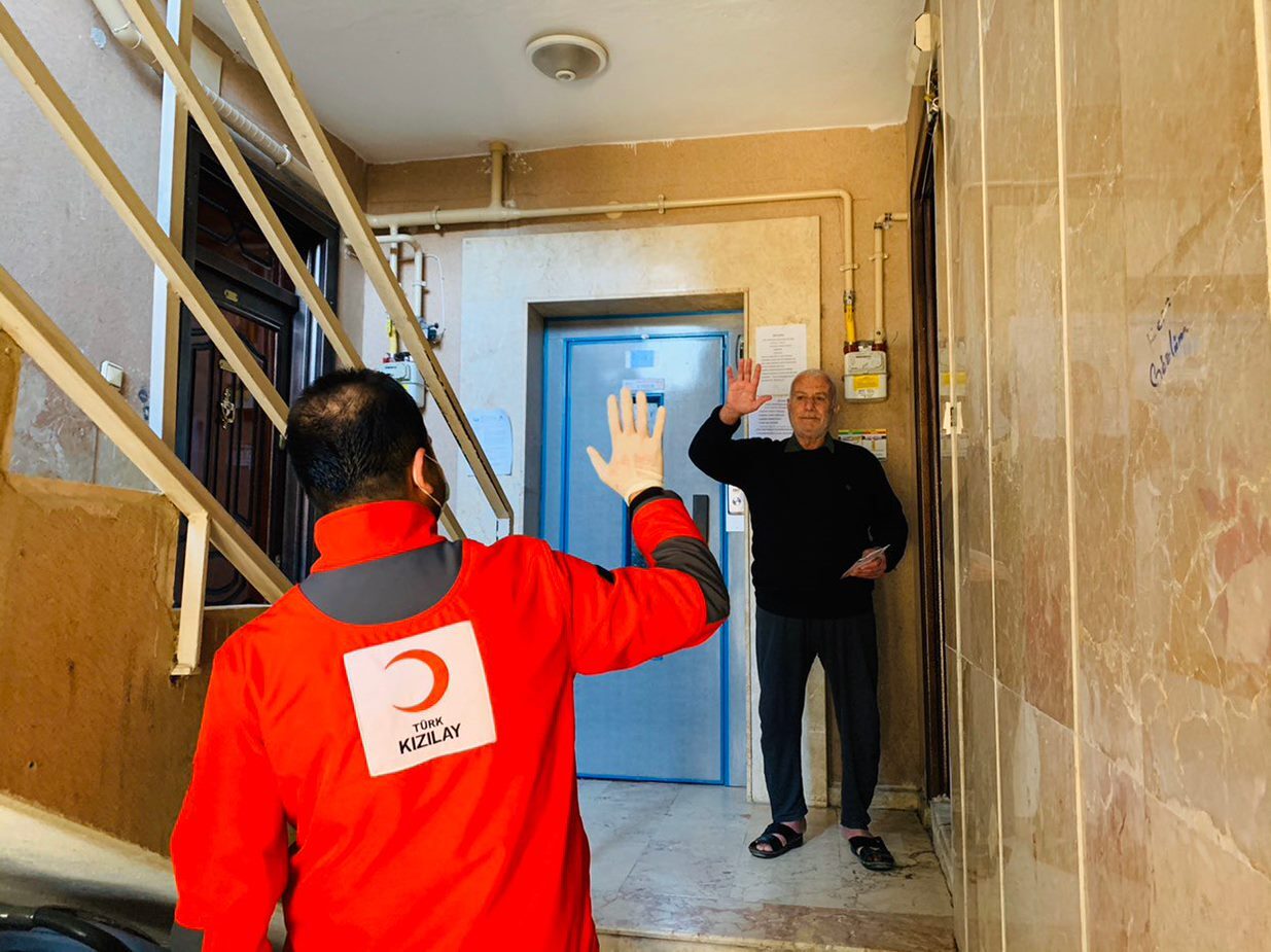 ESSN field officers deliver cards to refugees in Turkey amid COVID-19 pandemic.